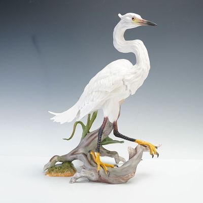 Boehm Porcelain Sculpture, Snowy Egret 40420. An exclusive numbered edition, this is no. 105. 