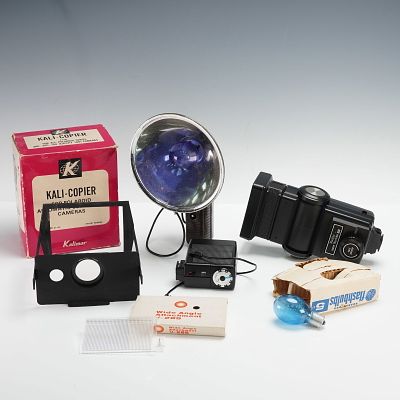 5pc Kalimar & Vivitar Photography Equipment. A collection of photography accessories including a 
