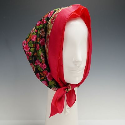 Oscar de la Renta Silk Floral Scarf, Made in Japan. A stunning Oscar de la Renta silk scarf 