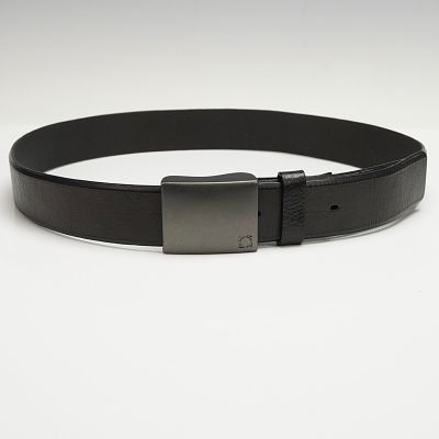 Kenneth Cole Black Leather Belt with Metal Buckle, Reaction. Crafted from black Italian leather 
