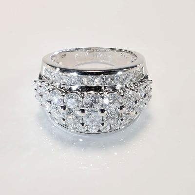 14K White Gold 3.00ctw Diamond Dome Ring. A dazzling ring set with approximately 3.00 carats 