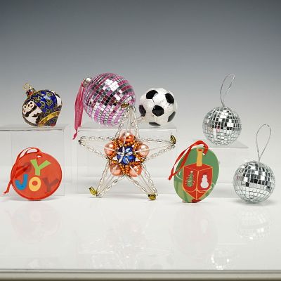 8pc Assorted Christmas Tree Ornaments. This set includes two silver mirrored disco ball 