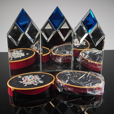 Swarovski Crystal Home Display Set 236942 with Paneled Mirror and Bases. A collection of 
