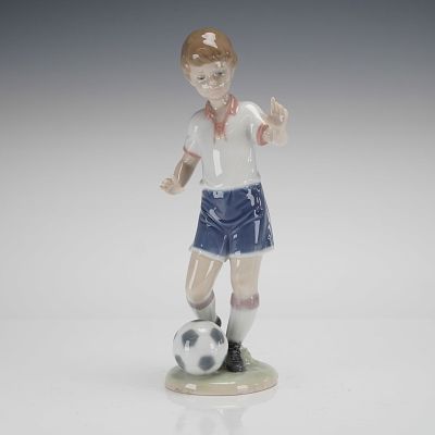 Lladro Soccer Practice Figurine Model 6198. A single glazed porcelain figurine by Lladro, titled 