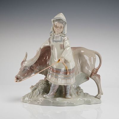Lladro Porcelain Figurine 1001182 Girl from Manchuria with Original Box. A glazed Lladro 