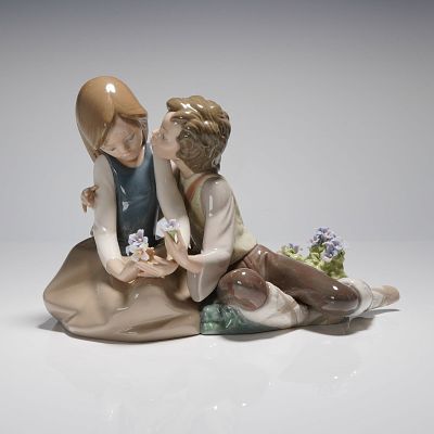 Lladro 5072 Precocious Courtship Porcelain Figurine. A glazed porcelain figurine by Lladro 