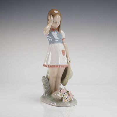 Lladro Porcelain Figurine My Goodness Model 1285. A single glazed porcelain figurine by Lladro 