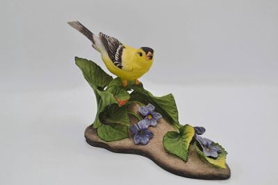 Boehm Porcelain American Goldfinch Bird Sculpture, 1976. Bisque Porcelain Decorated, hand 