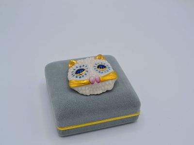 Boehm Porcelain Kitty Cat Pin/Pendant, With Box, 1995. Glazed Porcelain Decorated, this Pin or 