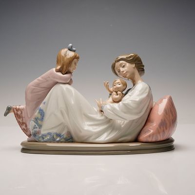 Lladro Porcelain Figurine, Latest Addition 1001606. Executed in a naturalistic and sentimental 