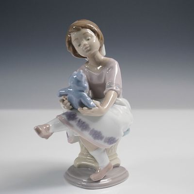 Lladro Porcelain Figurine Best Friend 01007620. Lladro porcelain figurine titled Best Friend 