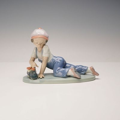 Lladro Porcelain Figurine, All Aboard 1007619. Issued for the Collectors Society in 1993. The 