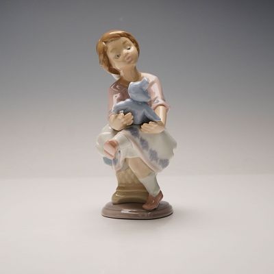 Lladro Porcelain Figurine, Best Friend 1007620. Issued for the Collectors Society in 1993. The 