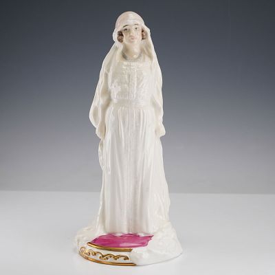 Royal Doulton Figurine, Elizabeth Bowes-Lyon HN4421. A limited edition Royal Doulton Classics 