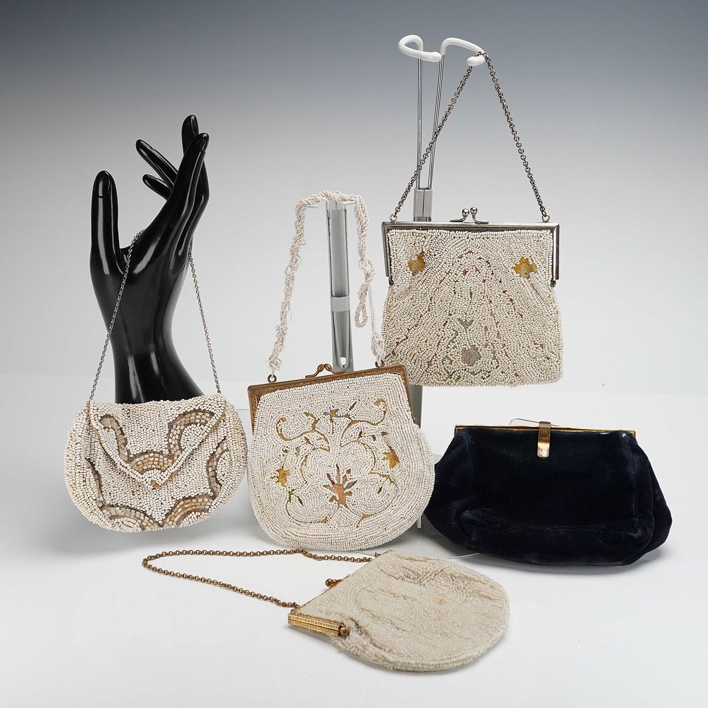 5pc Seed Beaded Evening Bags. This small purse lot consists of five women's evening bags 