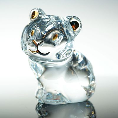 Baccarat Crystal Figurine, Minimals Tiger. This contemporary decorative object is executed in 