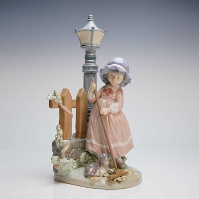 Lladro Fall Clean Up Figurine 5286. A single glazed porcelain figurine group by Lladro, titled 