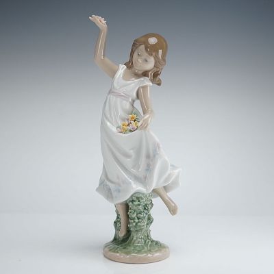 Lladro Garden Dance Figurine 6580. A Lladro porcelain figurine identified as "Garden Dance, " 
