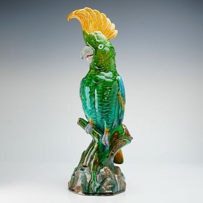 Minton Majolica Parrot Feather Crown Up Sculpture. Sculpture depicts a modeled parrot with a 
