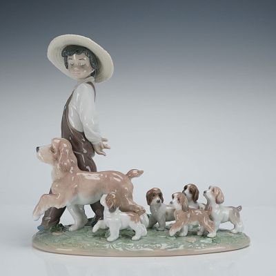 Lladro Porcelain Figurine, My Little Explorers (01006828). The porcelain figurine depicts a 