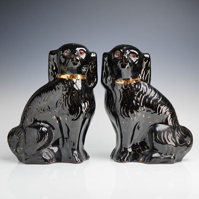 A Pair of Staffordshire Spaniel Figurines. A pair of Staffordshire-style Spaniel Figurines 