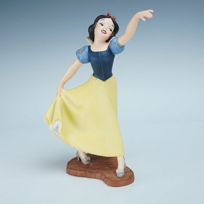 Walt Disney Classics Figurine, Snow White The Fairest One of All. Walt Disney Classics 