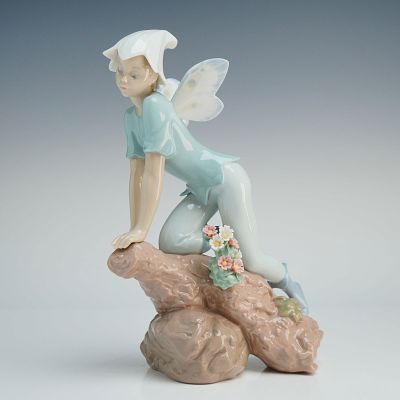 Lladro Porcelain Figurine, Prince of the Elves 1007690. This Prince of the Elves is a glazed 