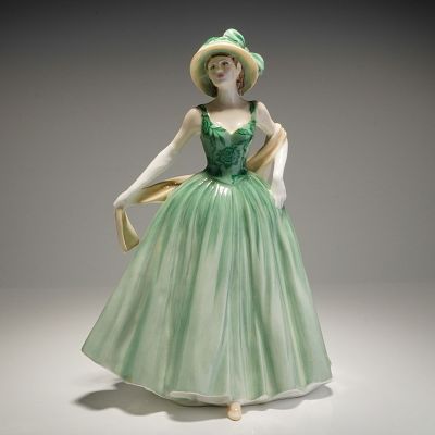 Royal Doulton Figurine Eleanor Lady of the Year 2001 HN4015. A glazed bone china figurine 