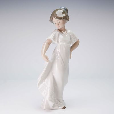 Nao by Lladro Porcelain Figurine, How Pretty, Model 1110. A glazed porcelain figurine Nao by 
