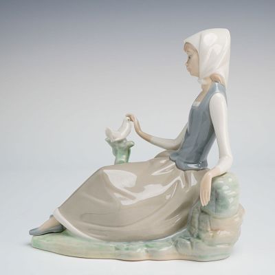 Lladro Porcelain Figurine Shepherdess with Dove 4660. A Lladro Porcelain Figurine, Shepherdess 