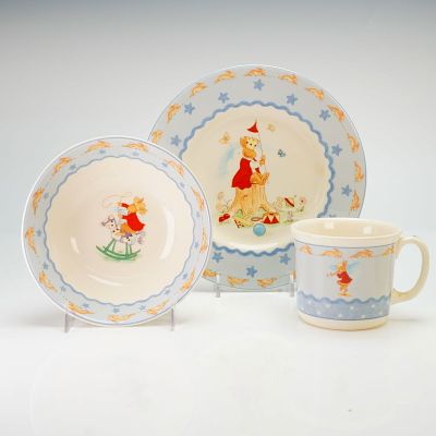 Royal Doulton Bunnykins Tableware Children's Set, Shining Stars H5318. This three-piece set 