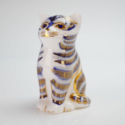 Royal Crown Derby Paperweight Grey Kitten. The figurine features a white ground decorated with 
