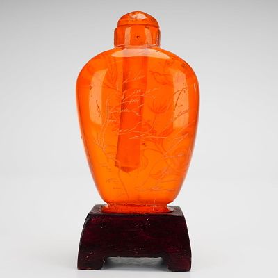 Etched Amber Bird and Botanical Motif Snuff Bottle. An etched amber snuff bottle of flattened 