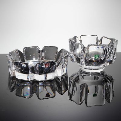 Pair of Orrefors Corona Crystal Bowls by Lars Hellsten. A pair of Swedish modernist crystal 