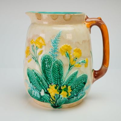 Wedgwood Majolica Primrose and Ferns Jug. This Wedgwood Co. Majolica jug is rendered in the 