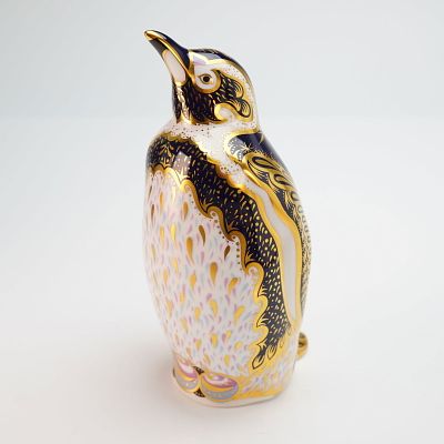 Royal Crown Derby Galapagos Penguin Paperweight with Box. This Royal Crown Derby fine bone china 