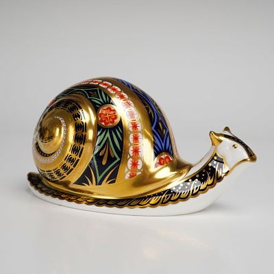 Limited Edition Royal Crown Derby Paperweight, Garden Snail. A Royal Crown Derby paperweight 