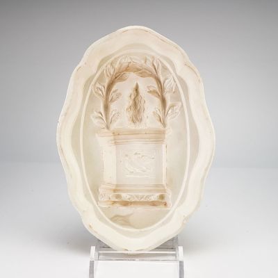 Wedgwood Creamware Confectionary or Jelly Mold. This Wedgwood pottery mold is a creamware 