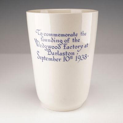 Wedgwood Queensware Barlaston Factory Opening Commemorative Beaker. A Wedgwood Queensware beaker 