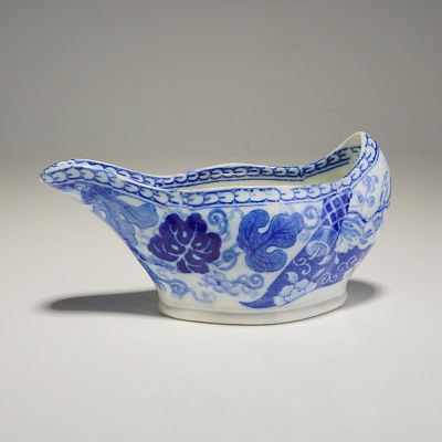 A Wedgwood Blue and White Pearlware Chinoiserie Pap Boat. This Wedgwood small pouring vessel 