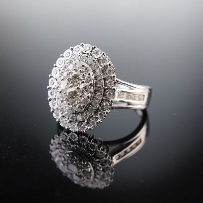14K White Gold and Diamonds Cluster Cocktail Ring. Elegant 14K white gold cocktail ring 