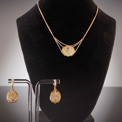 18K Gold Chain-Wrapped Green Gemstone Necklace and Earrings. This set includes a pendant 