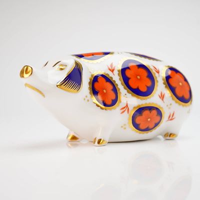 Royal Crown Derby Pig Paperweight with Box. A Royal Crown Derby English fine bone china pig 