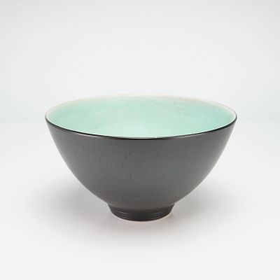 Wedgwood Norman Wilson Unique Ware Footed Bowl. This ceramic bowl was designed by Norman Wilson 