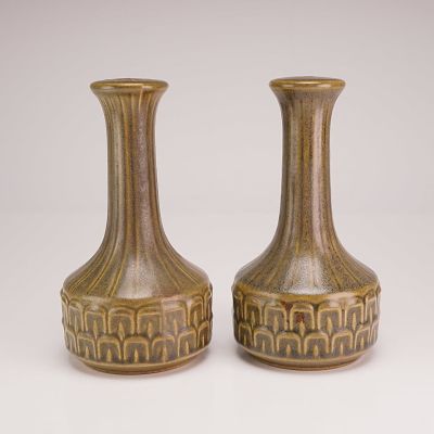 Pair of Wedgwood Pennine Salt and Pepper Shakers. This pair of salt and pepper shakers was 