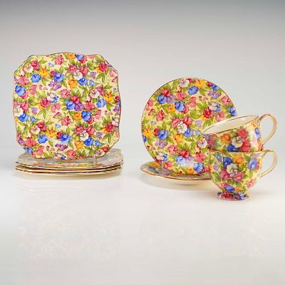 8pc Royal Winton Sweet Pea Kitchenware Set. This 8pc Royal Winton Sweet Pea kitchenware set is 