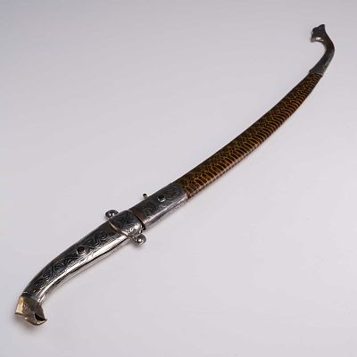 Moroccan Koumya Dagger with Snakeskin Scabbard. This Moroccan Koumya dagger, a traditional 