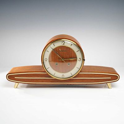 Junghans Mid-Century Modern Wood and Brass Mantel Table Clock, Germany, circa 1960. This 