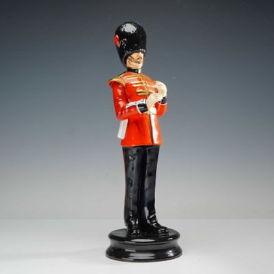 Michael Sutty Porcelain Sculpture, Coldstream Guards. A member of the distinguished Coldstream 