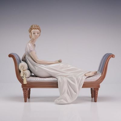 Lladro Porcelain Figurine Intermezzo 01005424. The piece depicts a woman in a pale, Empire-waist 